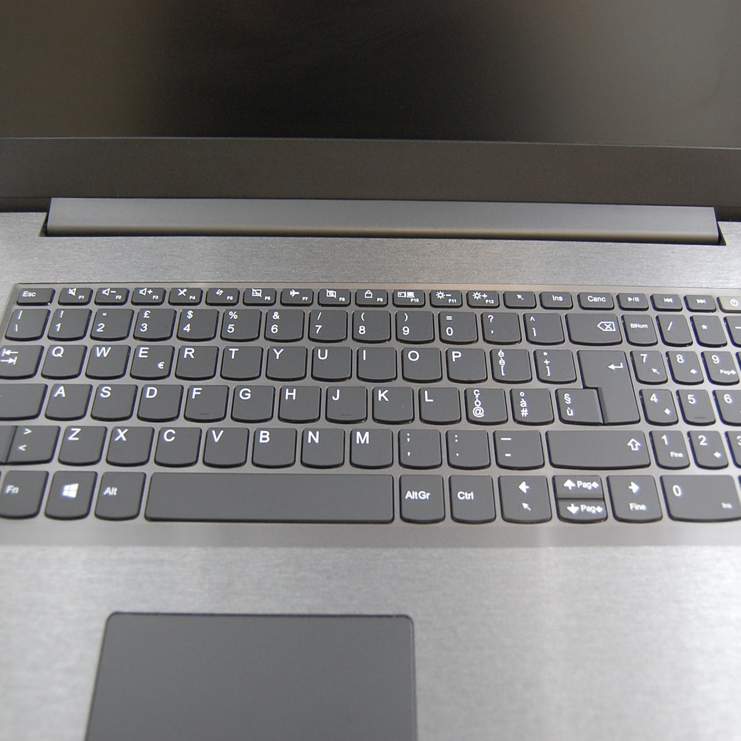 Lenovo V340-17IWL PC Notebook 17.3" Full HD Intel i7-8565U Ram 16GB SSD 256GB NVMe + SSD 1TB GeForce MX230 2GB (Ricondizionato