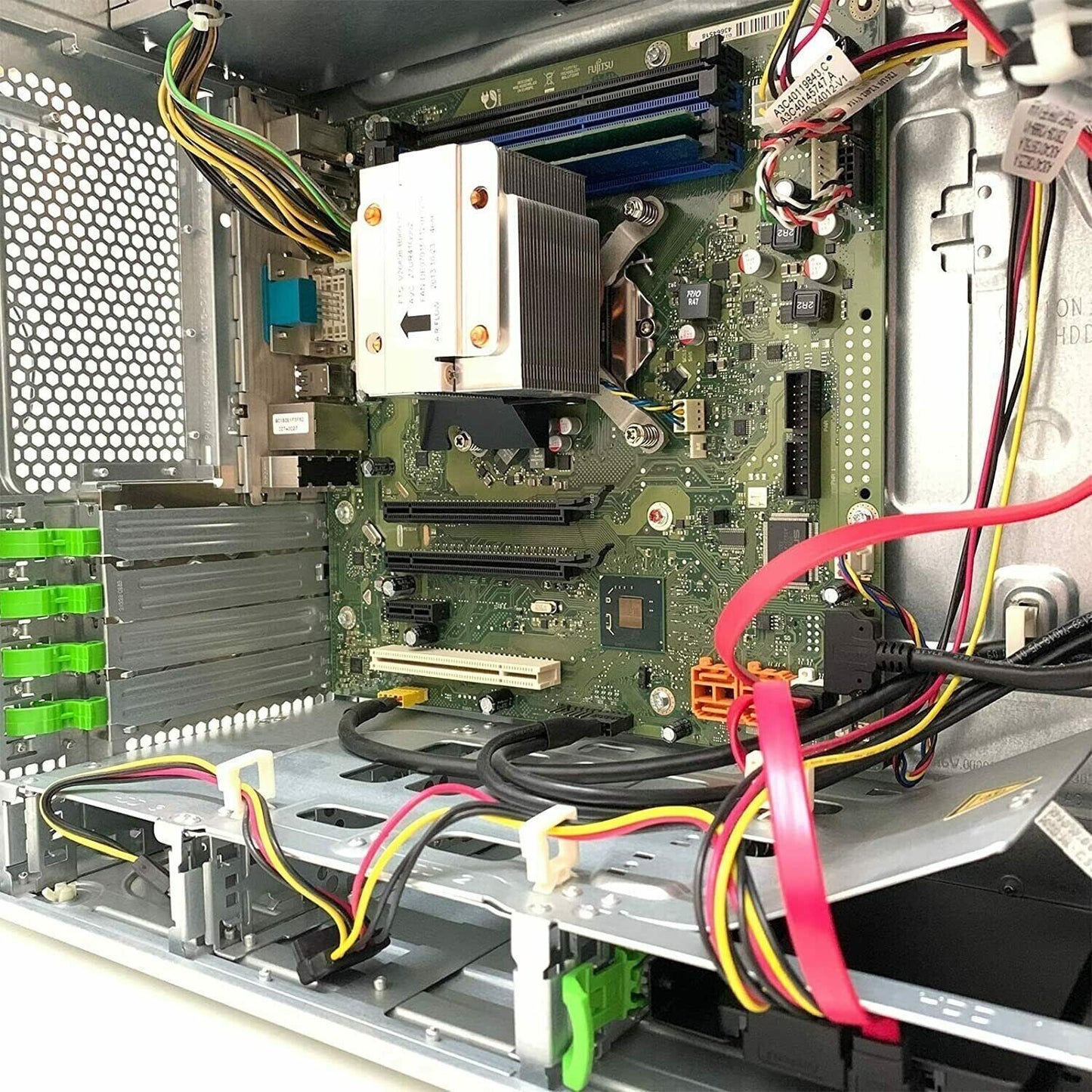 PC Computer Ricondizionato Fujitsu Esprimo P710 Intel Core i7-3770S Ram 16GB SSD 500GB DVD-ROM Freedos